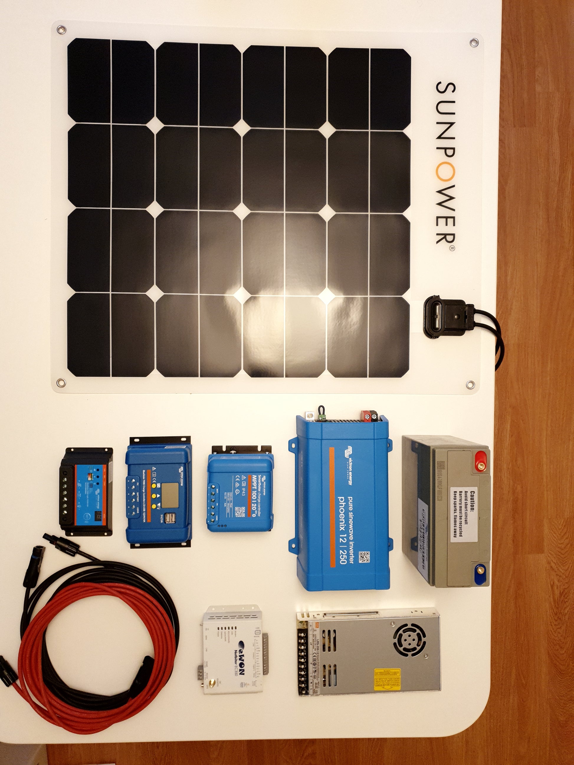 Victron Energy - Régulateur solaire PWM 30A LCD&USB - 12/24V