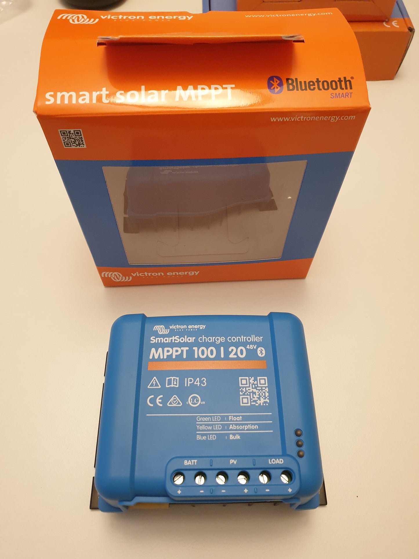 Victron Energy SmartSolar MPPT 100/20-48V Charge Controller